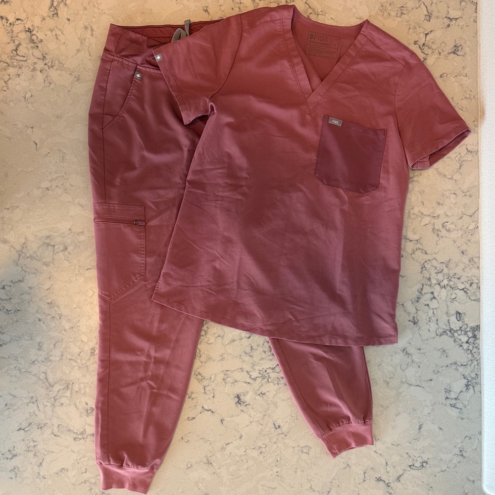 Figs Rosewood V-Neck Scrub Top and Jogger Pant Set top small bottoms petite M